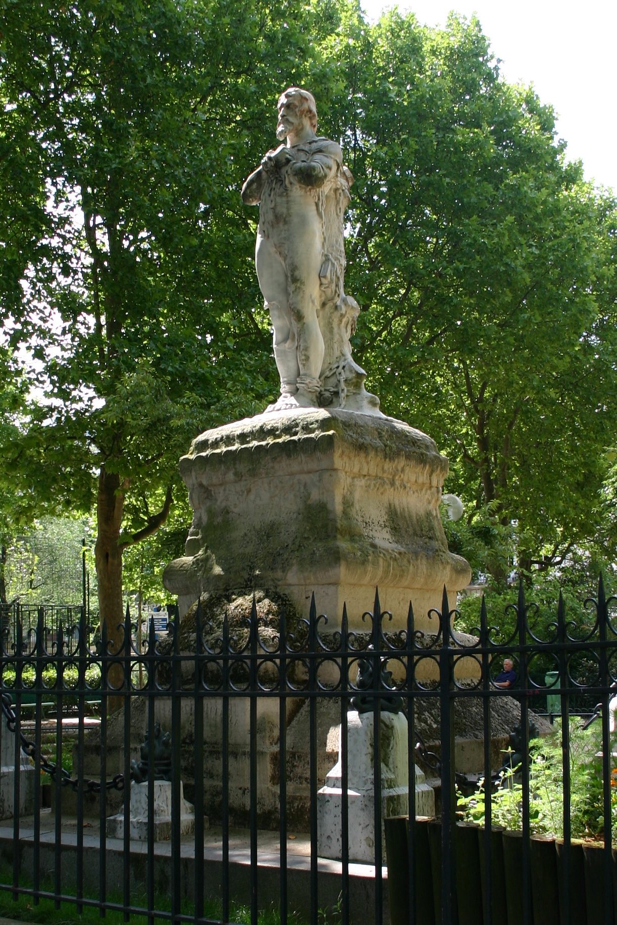 Miguel Servet's monument, Paris (2).JPG